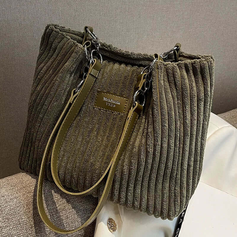VelvetLuxe Bag - Elegant Velvet Handbag for Everyday and Evening