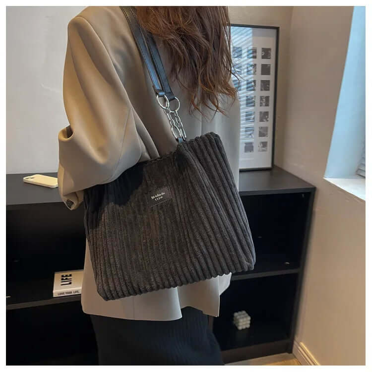 VelvetLuxe Bag - Elegant Velvet Handbag for Everyday and Evening