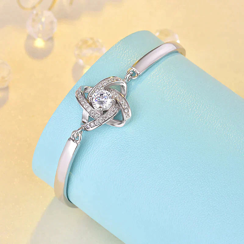 Love Knot Bracelet - Elegant 925 Silver Bracelet for Everyday Wear