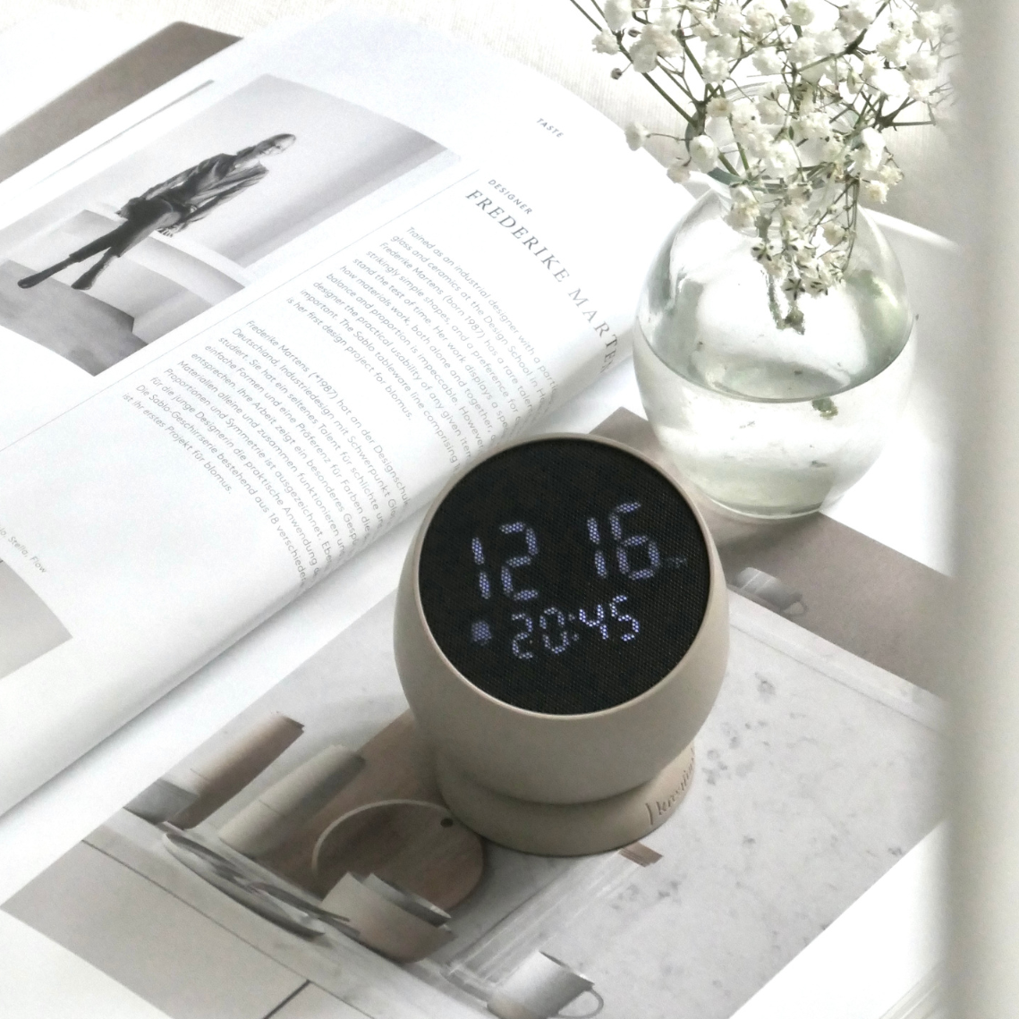 SmartWake - Wireless Alarm Clock with Touchscreen