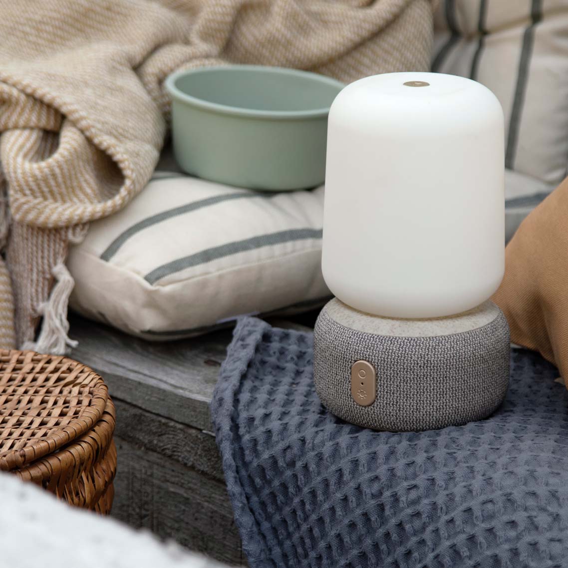 SmartGlow - LED Lamp with 360° Speaker