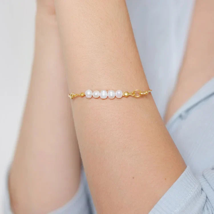 Selina - Elegant Bracelet with Delicate Pearls for Women