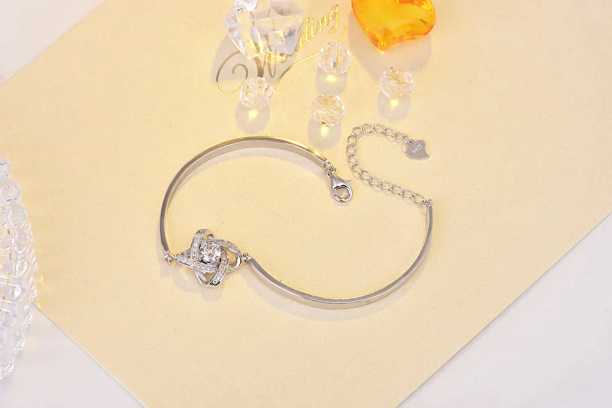 Love Knot Bracelet - Elegant 925 Silver Bracelet for Everyday Wear