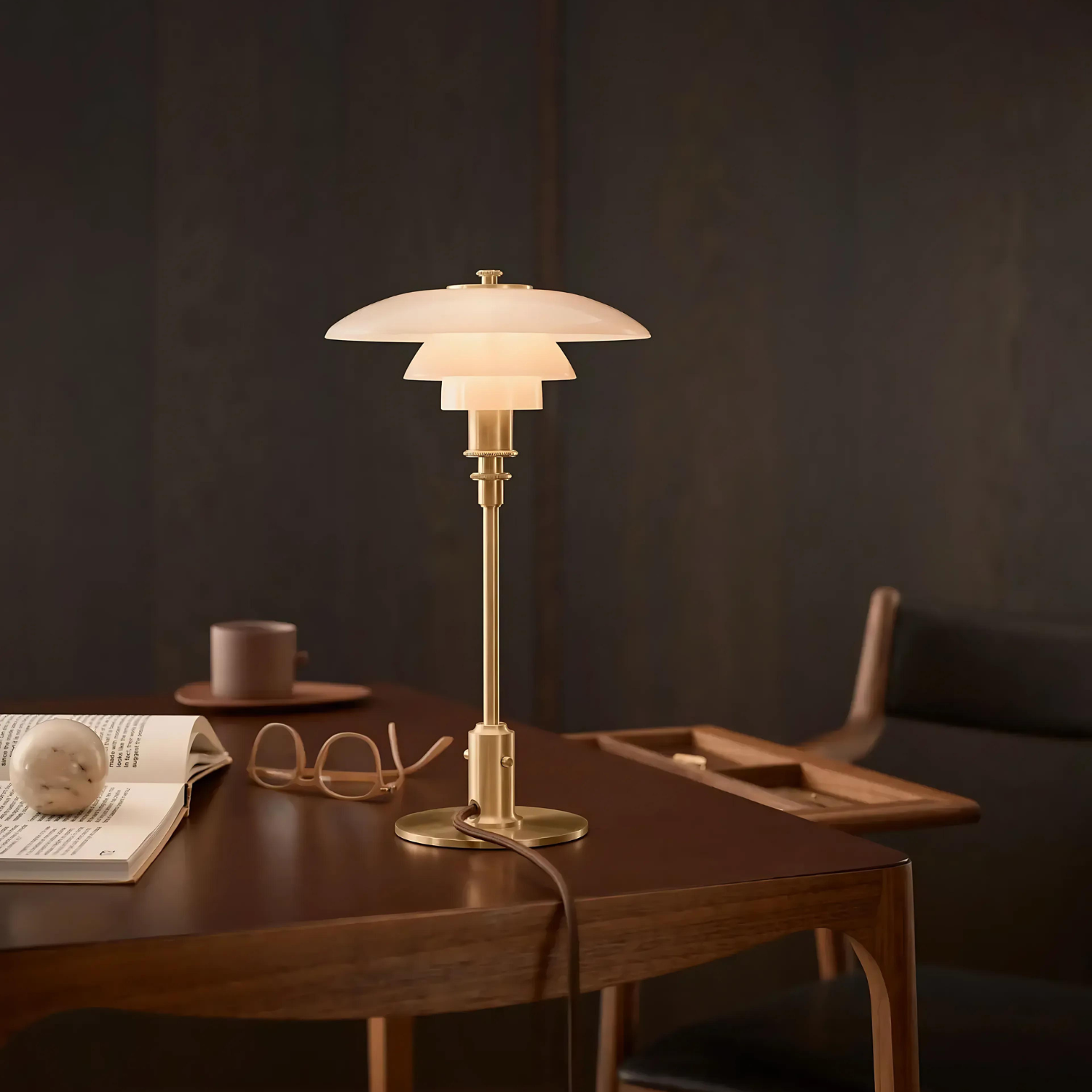 Lumière Serein Metal Table Lamp