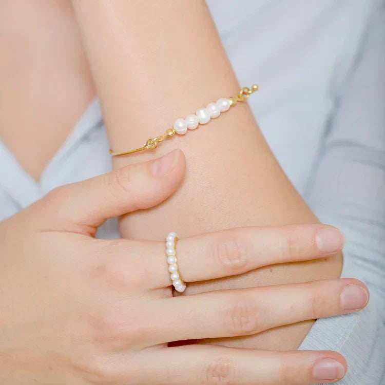 Selina - Elegant Bracelet with Delicate Pearls for Women
