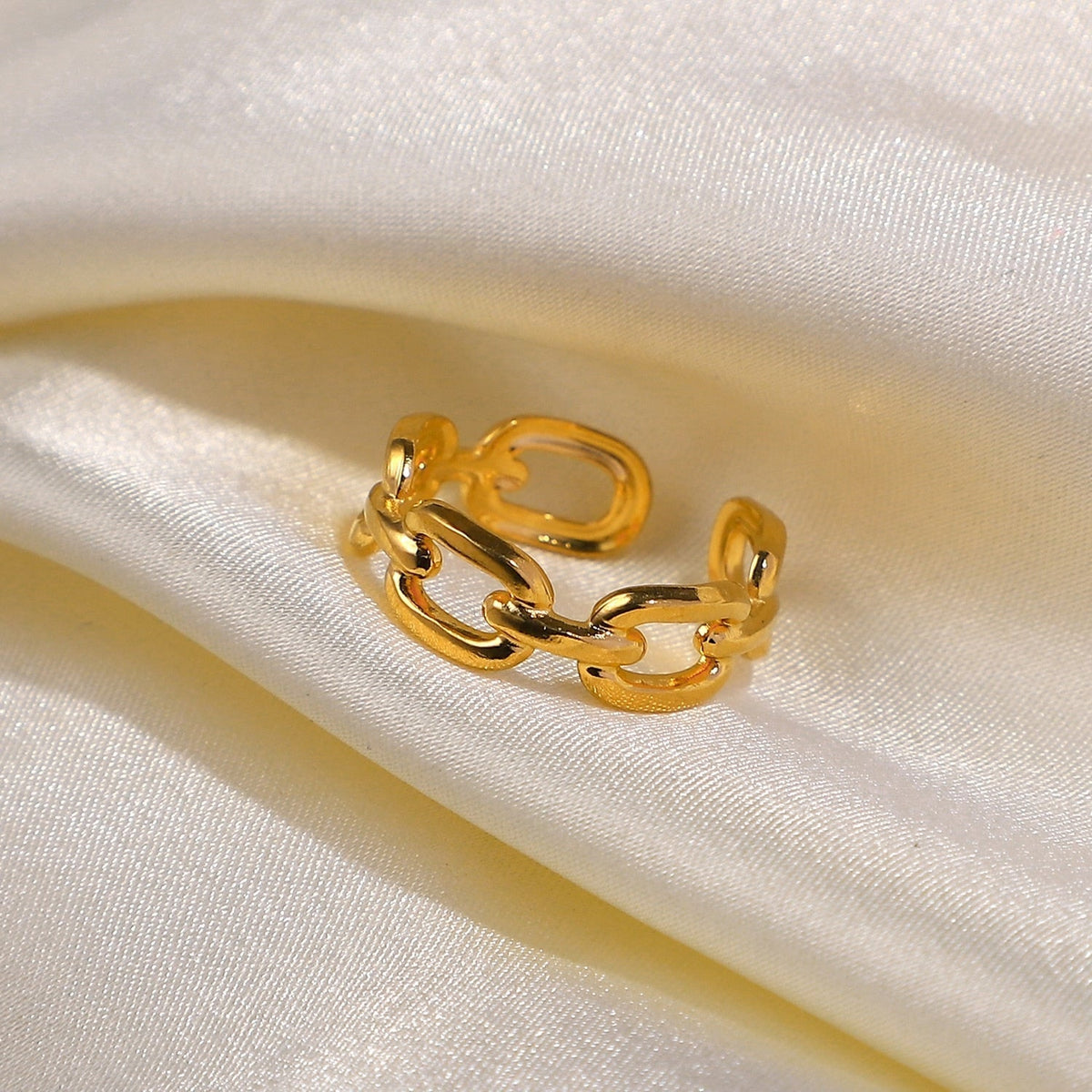NexaTwist - Twisted Link Ring