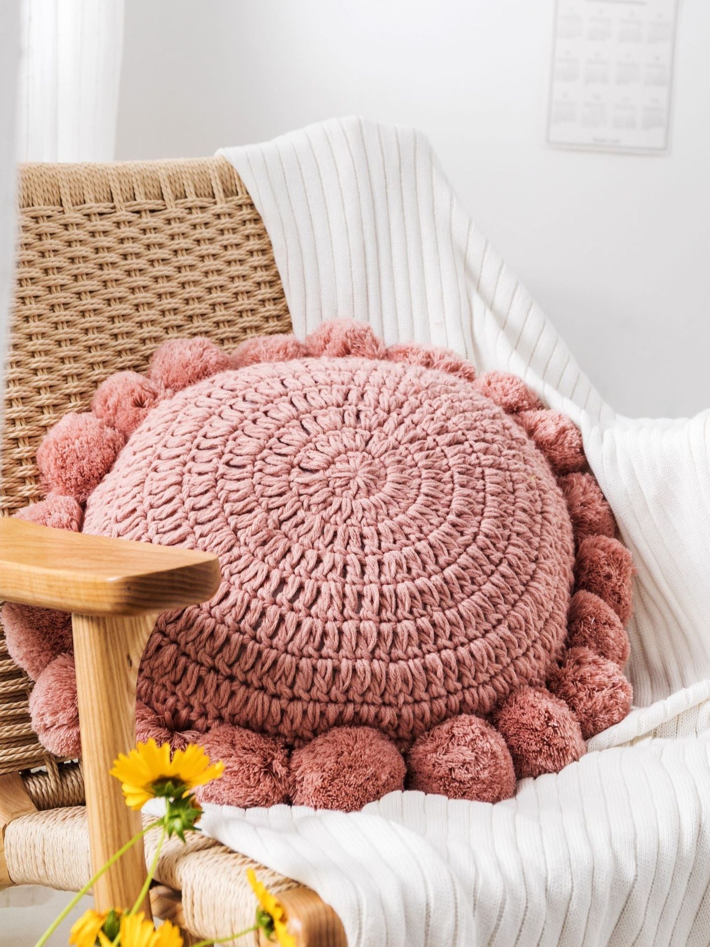 CozyCushion - Stylish Round Decorative Throw Pillow