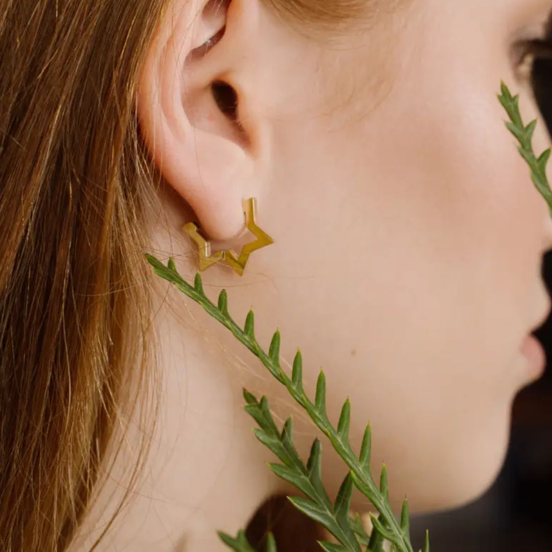 GoldenStar Earrings - Elegant Hypoallergenic Gold Star Hoops