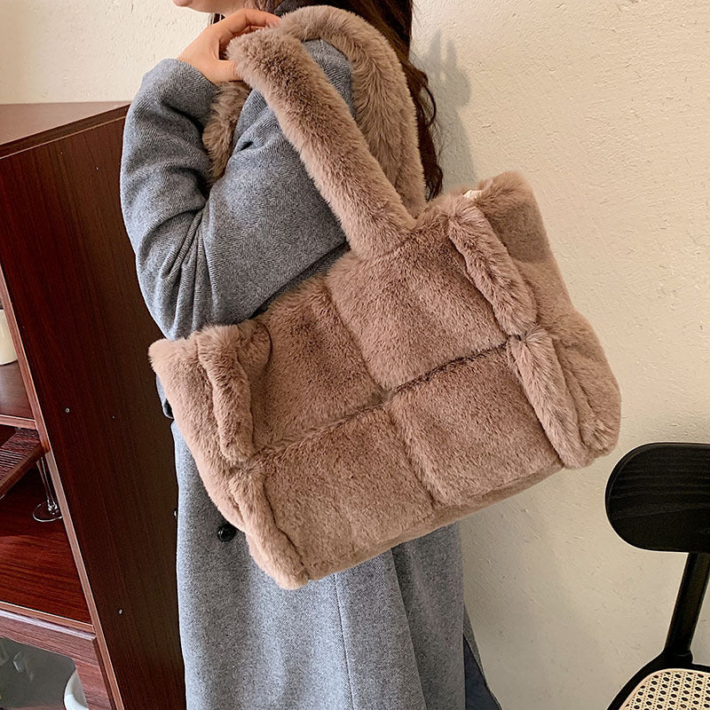 Pipa - Plush Winter Shoulder Bag