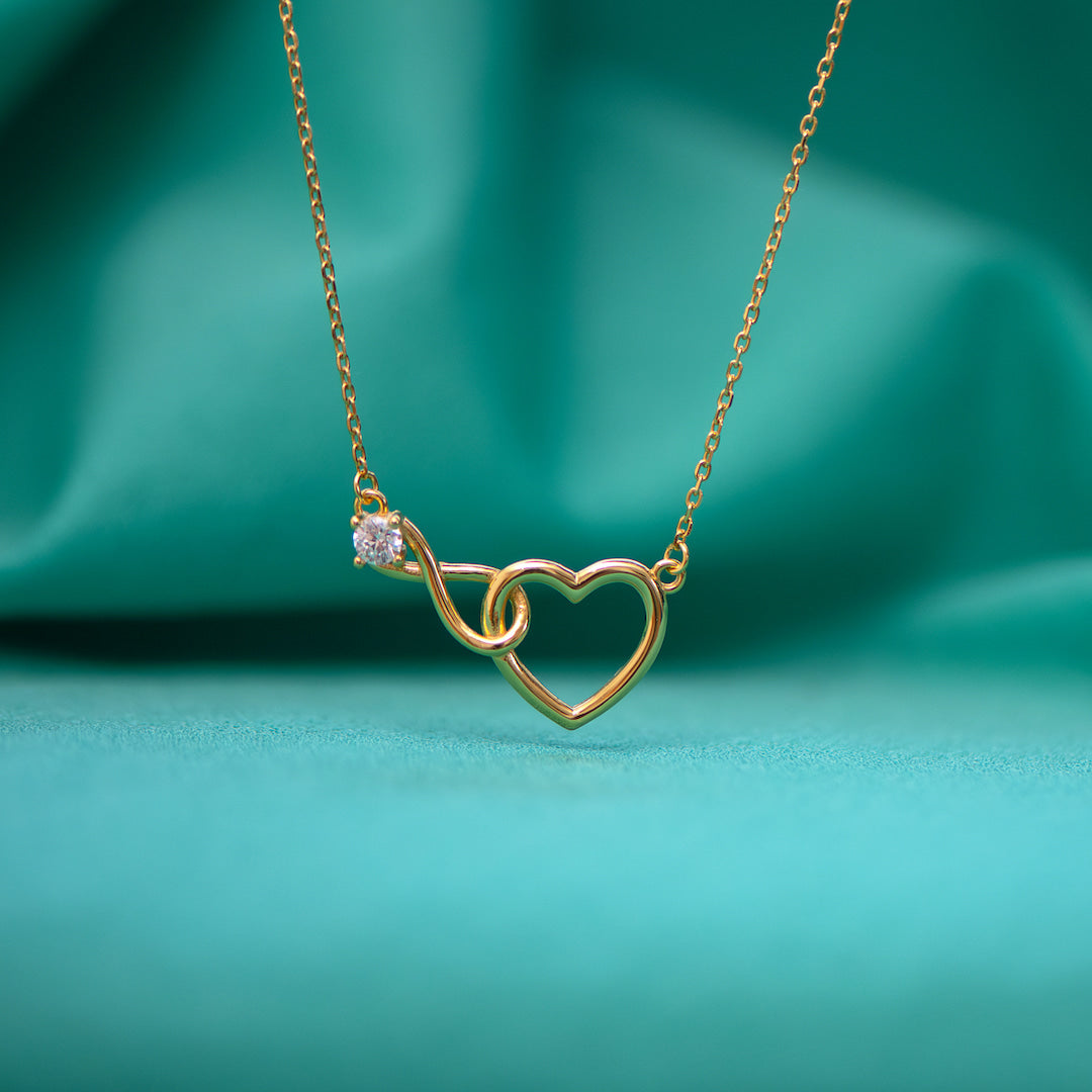 HeartBond Necklace – Intertwined Hearts Pendant