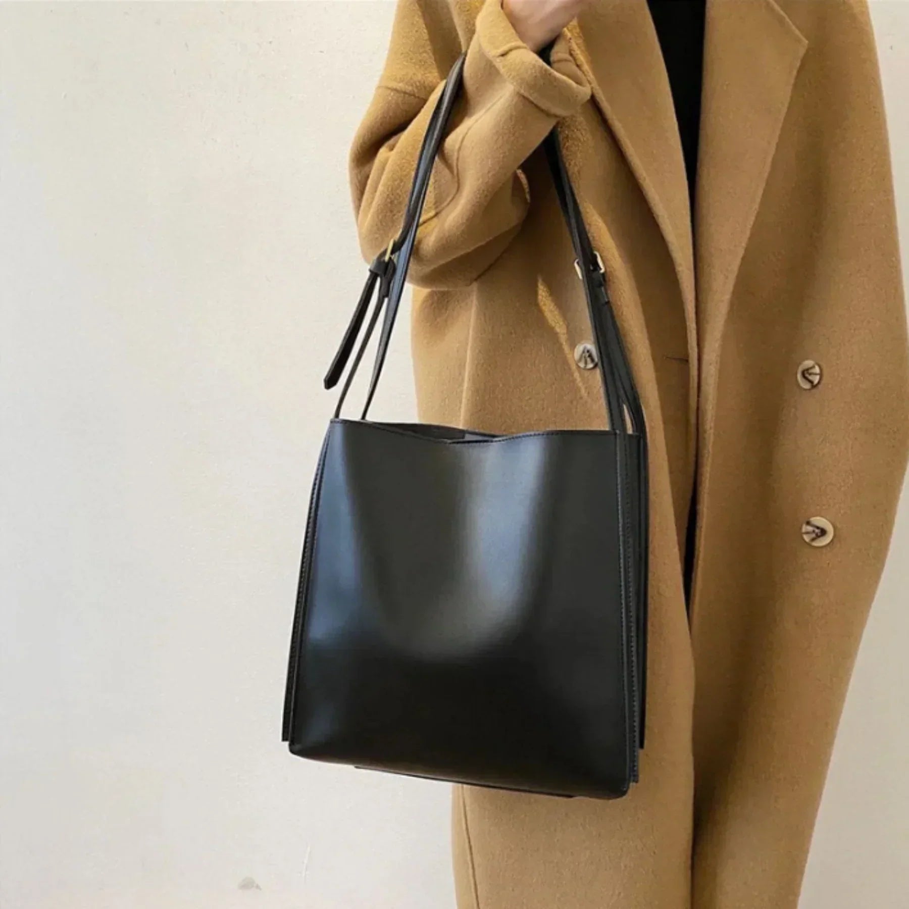 RetroChic Handbag - Vintage Style Fashion Bag