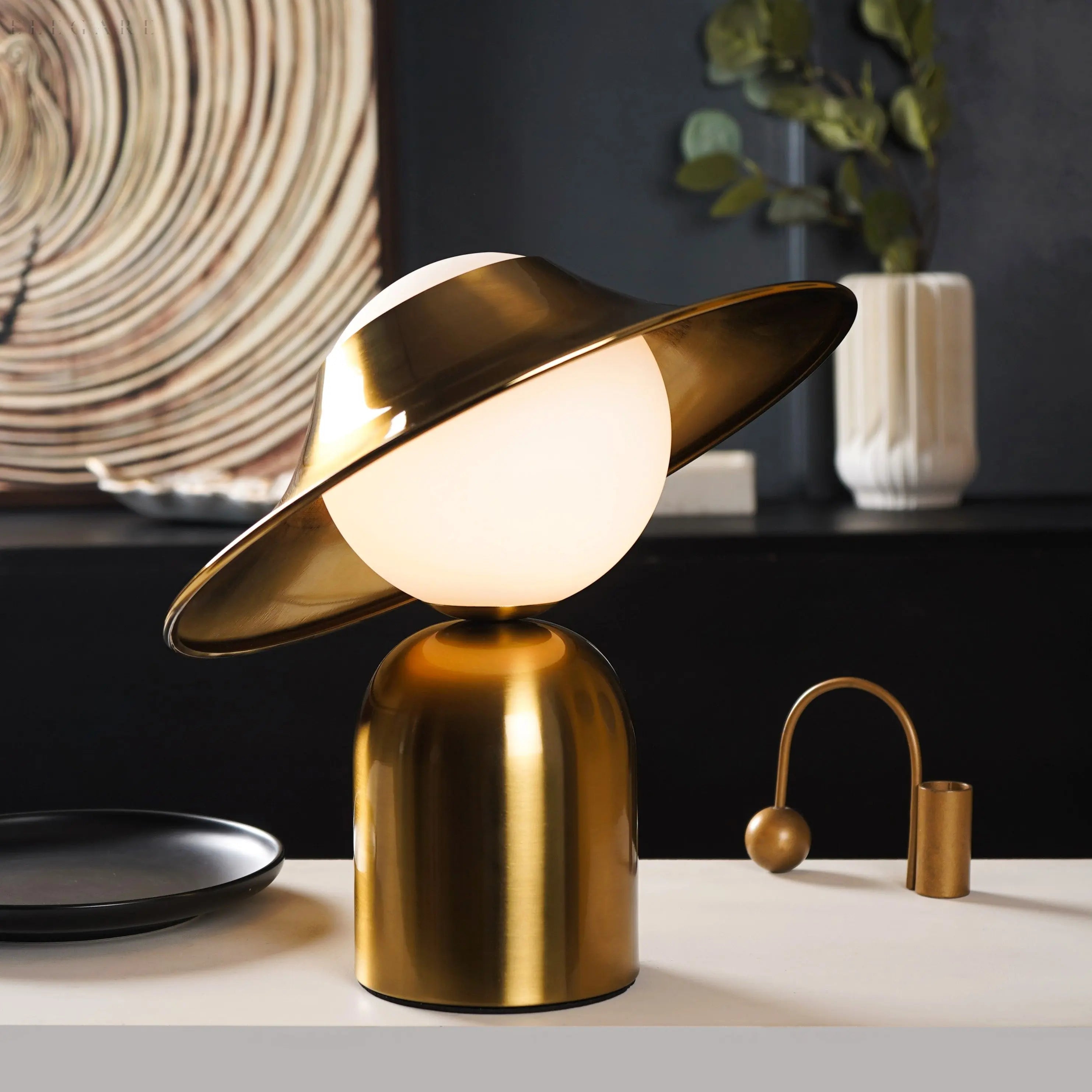 Gold Scandinavian Table Lamp - Elegant LED