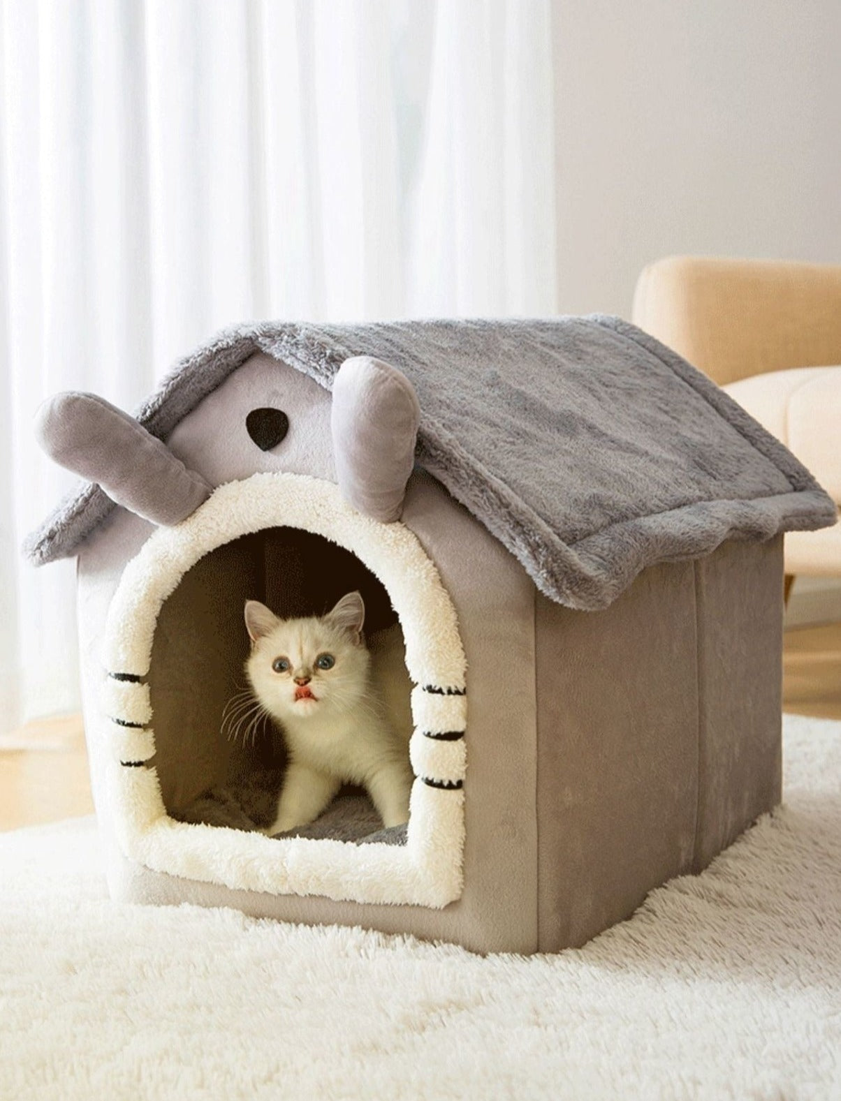 FluffyHaven - Enclosed Pet House for Cats and Dogs
