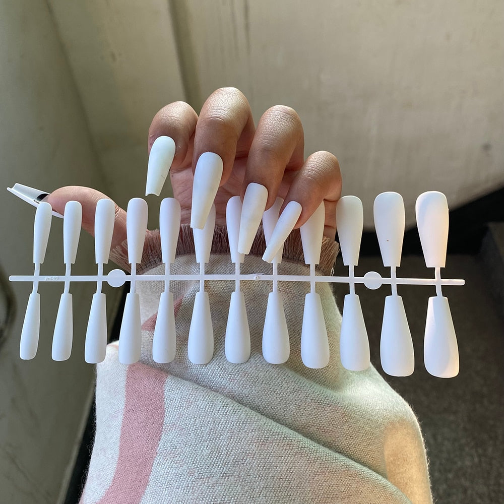 ChicNails Matte Press-On Nails Set (24 pcs)