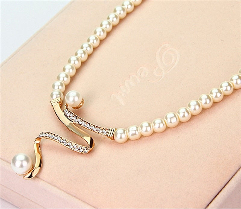 Lysanne - Natural Pearl Necklace & Earrings Set for Women