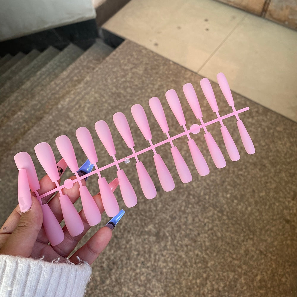 ChicNails Matte Press-On Nails Set (24 pcs)