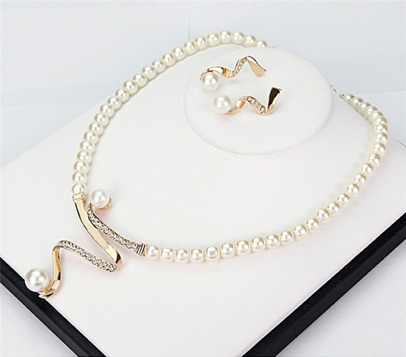 Serena Natural Pearl Jewellery Set - Necklace & Earrings