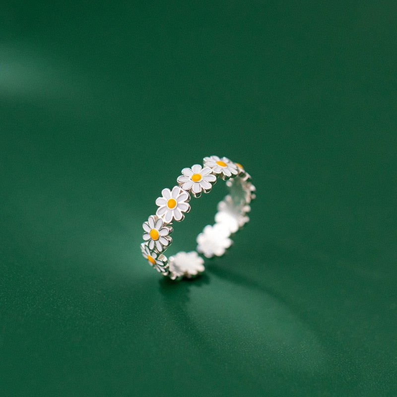 Daisy - Charming Chic Flower Ring