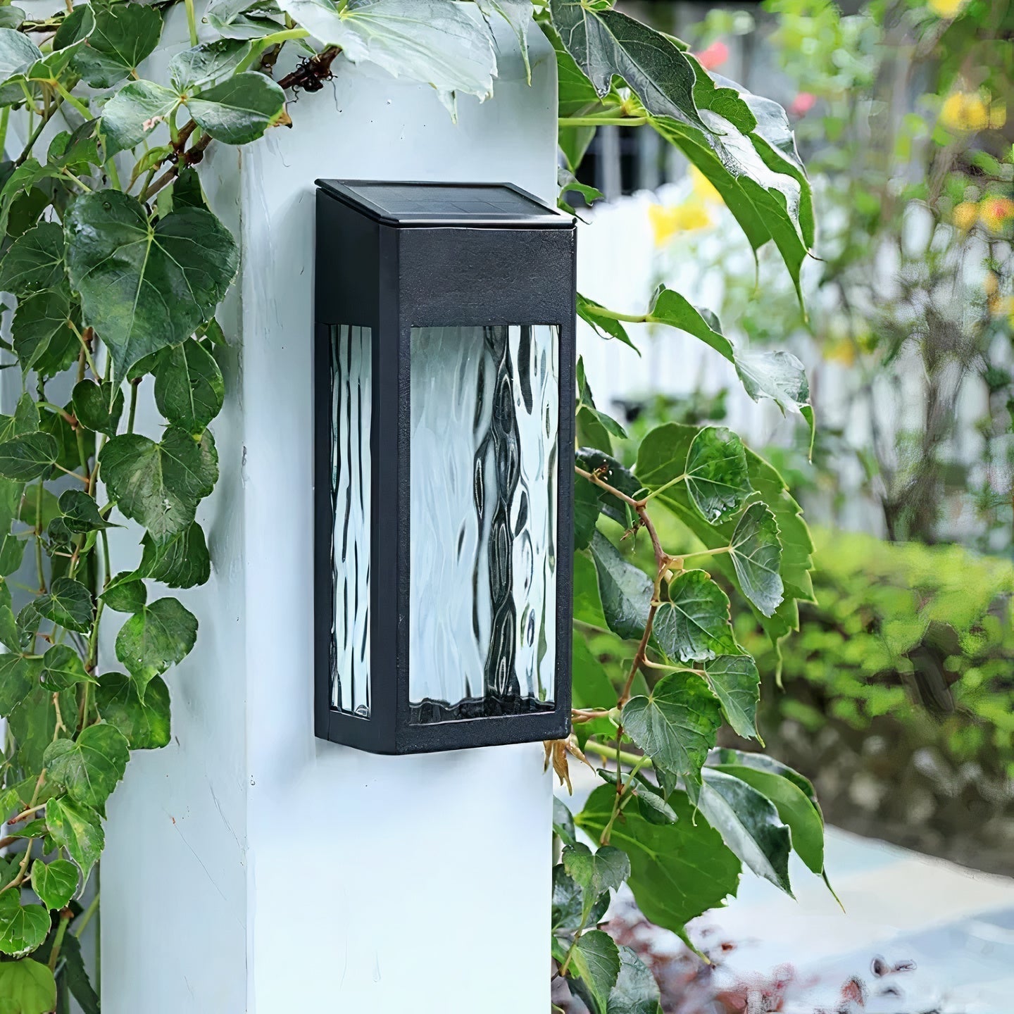 Lumaris Solar Outdoor Light for Garden