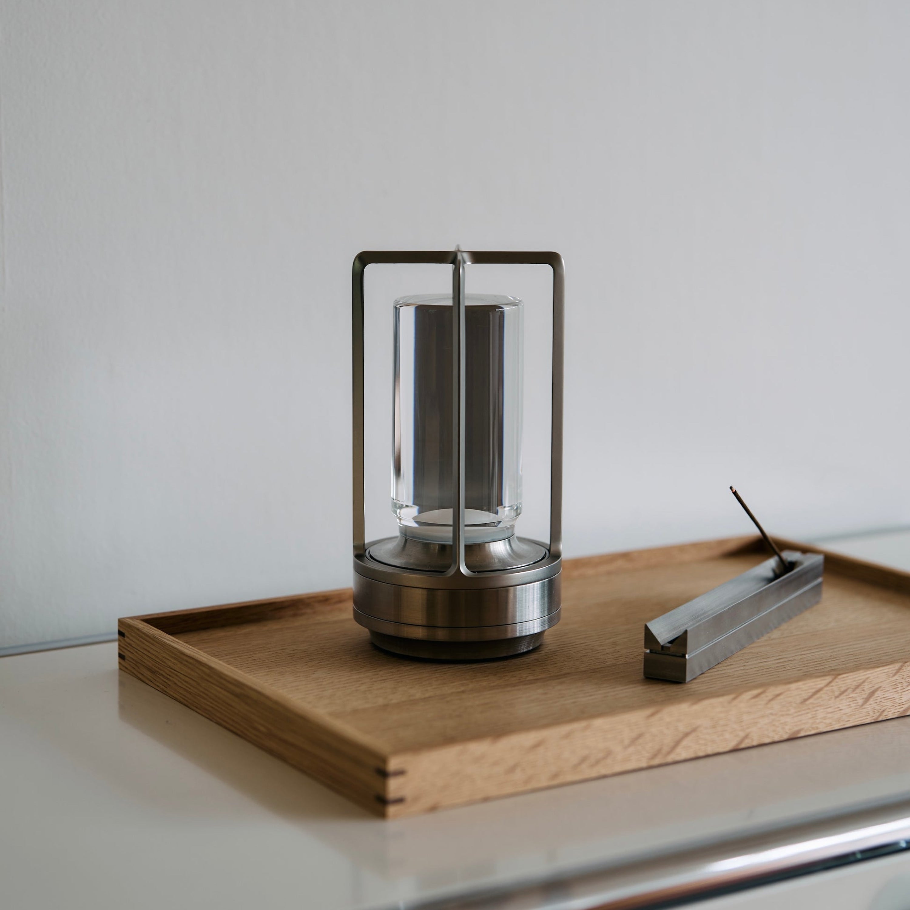 Luminara | Elegant Modern Aluminum Acrylic Table Lamp 3