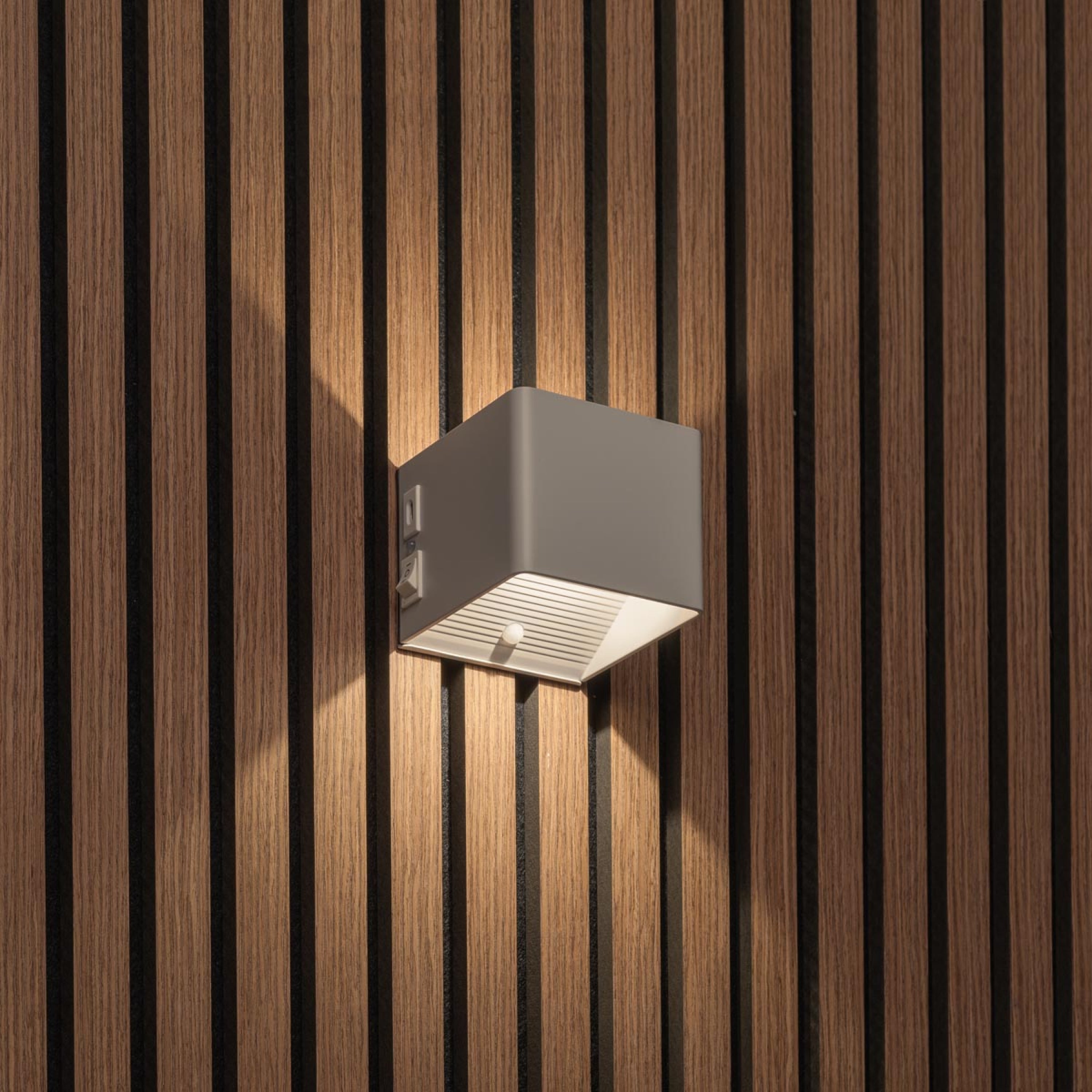 Luminara | Elegant Wireless Rechargeable LED Wall Lamp 9
