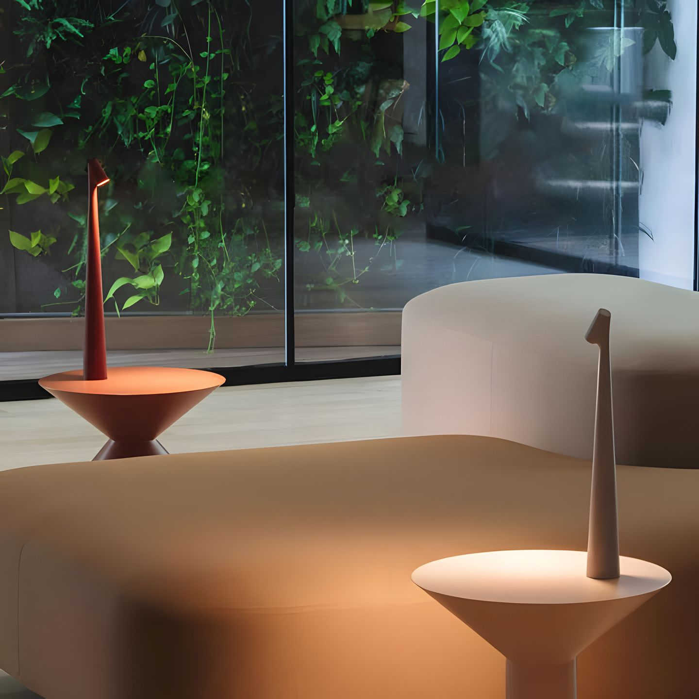 LunaSlim | Elegant Cordless Aluminum Table Lamp with Dimming Function 2