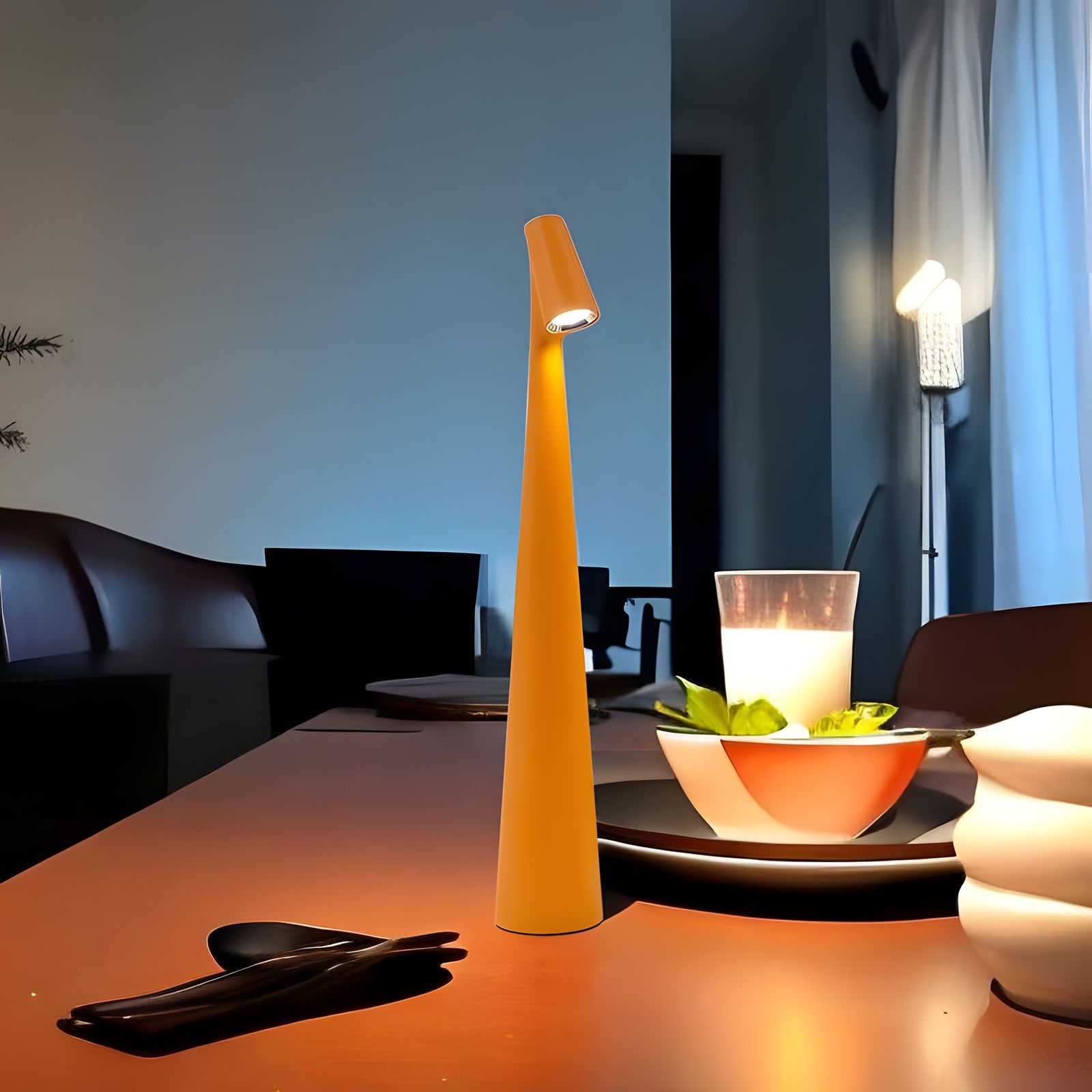 LunaSlim | Elegant Cordless Aluminum Table Lamp with Dimming Function 9