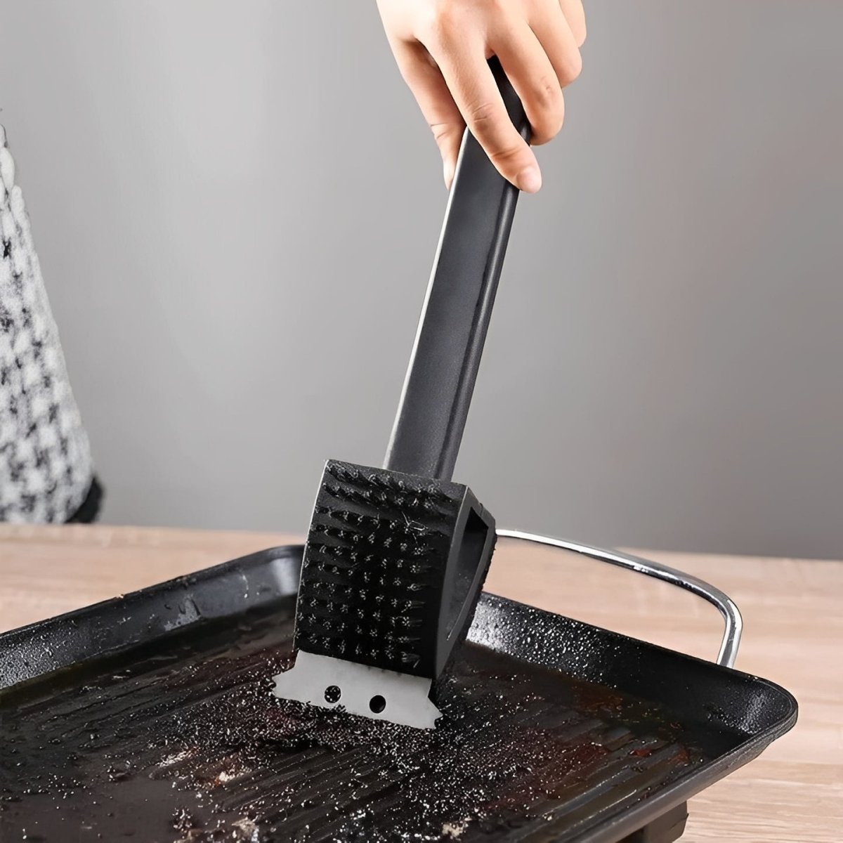 Maison Elmora | Grill Cleaner with Built-in Scraper & Soft Sponge | Effortless Cleaning for Impeccable Grills 3