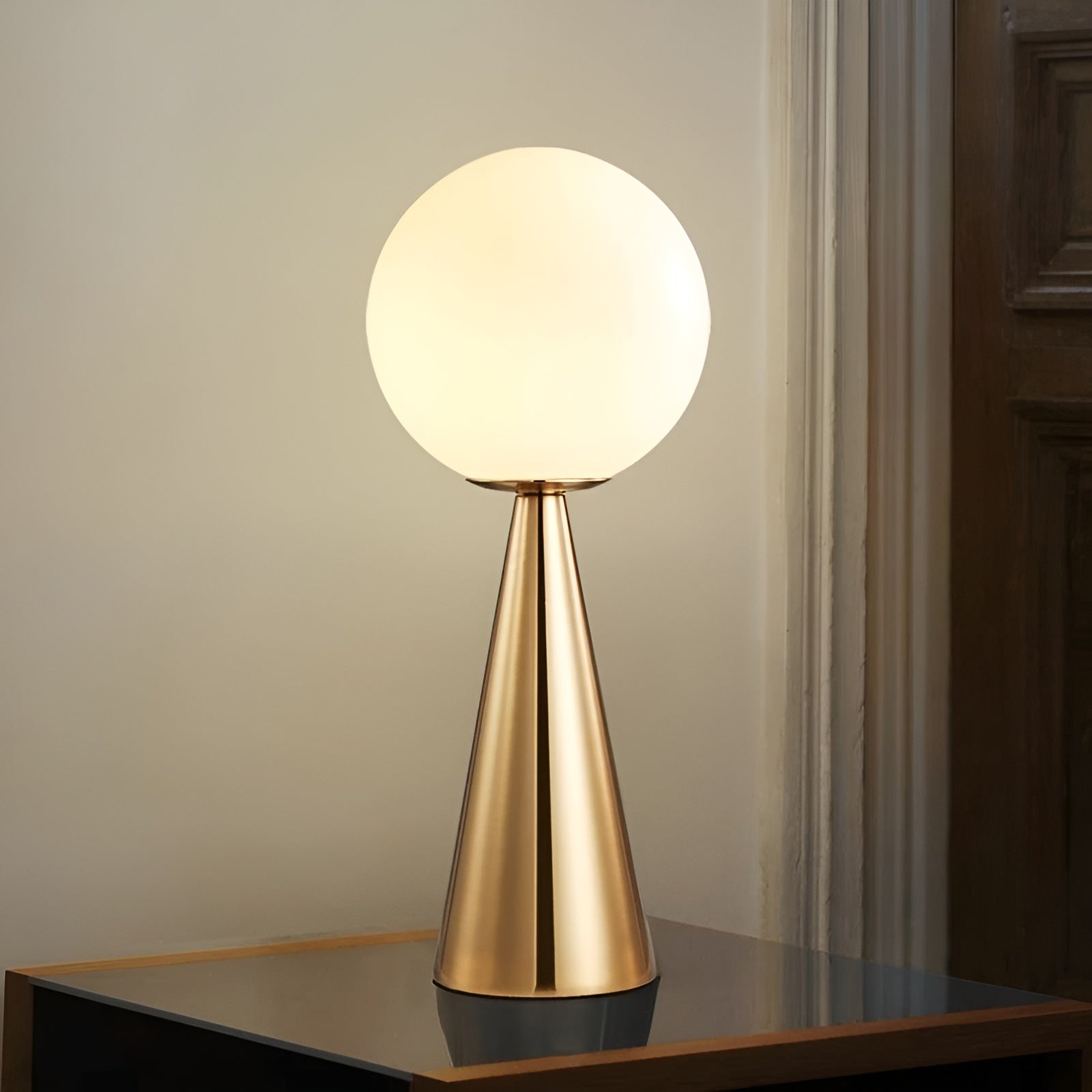 Elegant Gold Table Lamp - Luxury Glass Globe