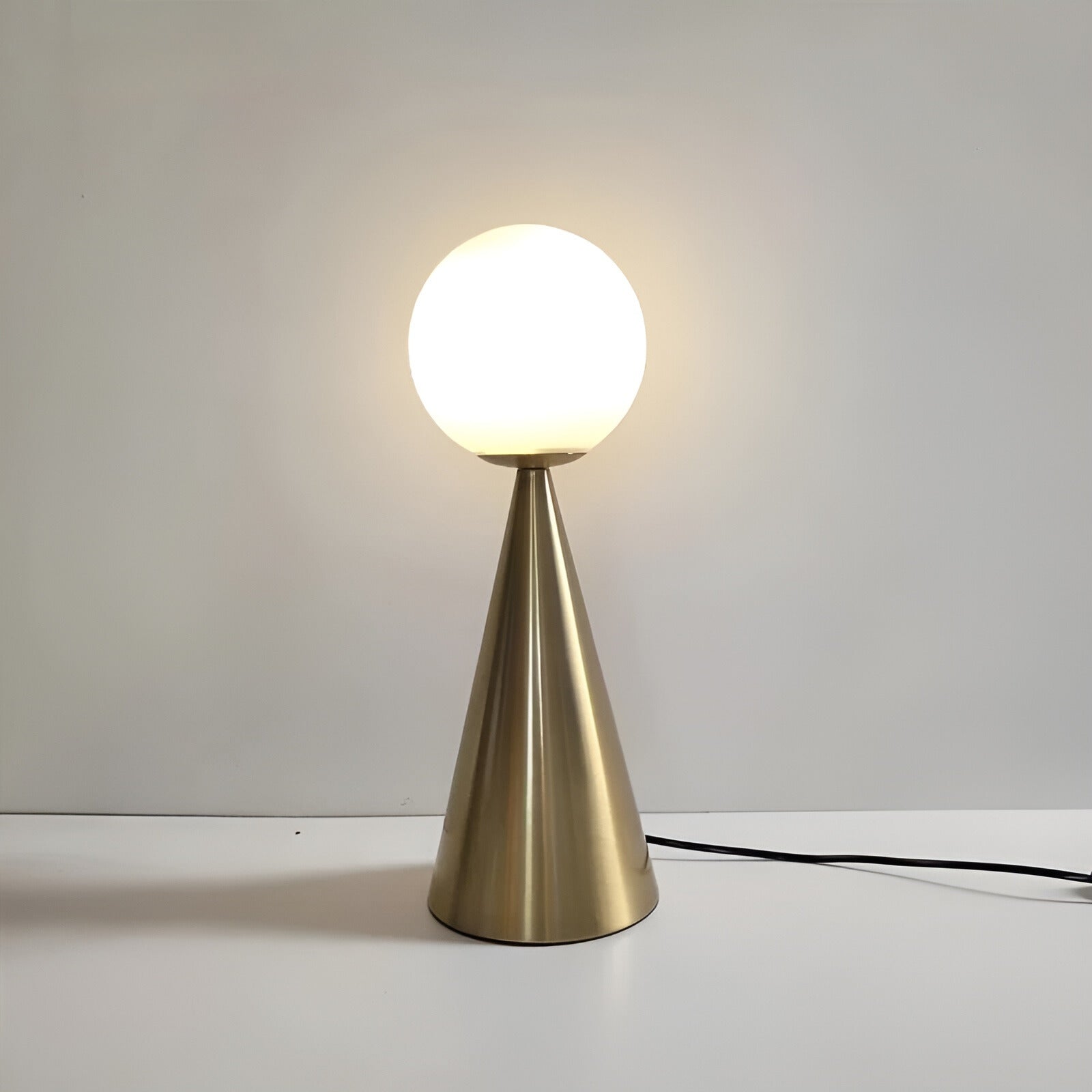 Elegant Gold Table Lamp - Luxury Glass Globe