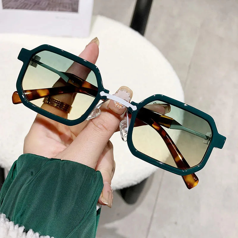 Retro Thick-Frame Sunglasses - Stylish UV Protection Shades for Everyday Wear 5
