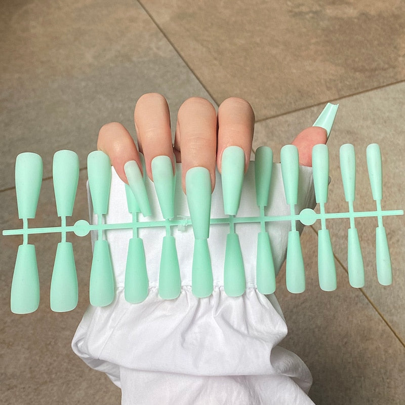 ChicNails Matte Press-On Nails Set (24 pcs)