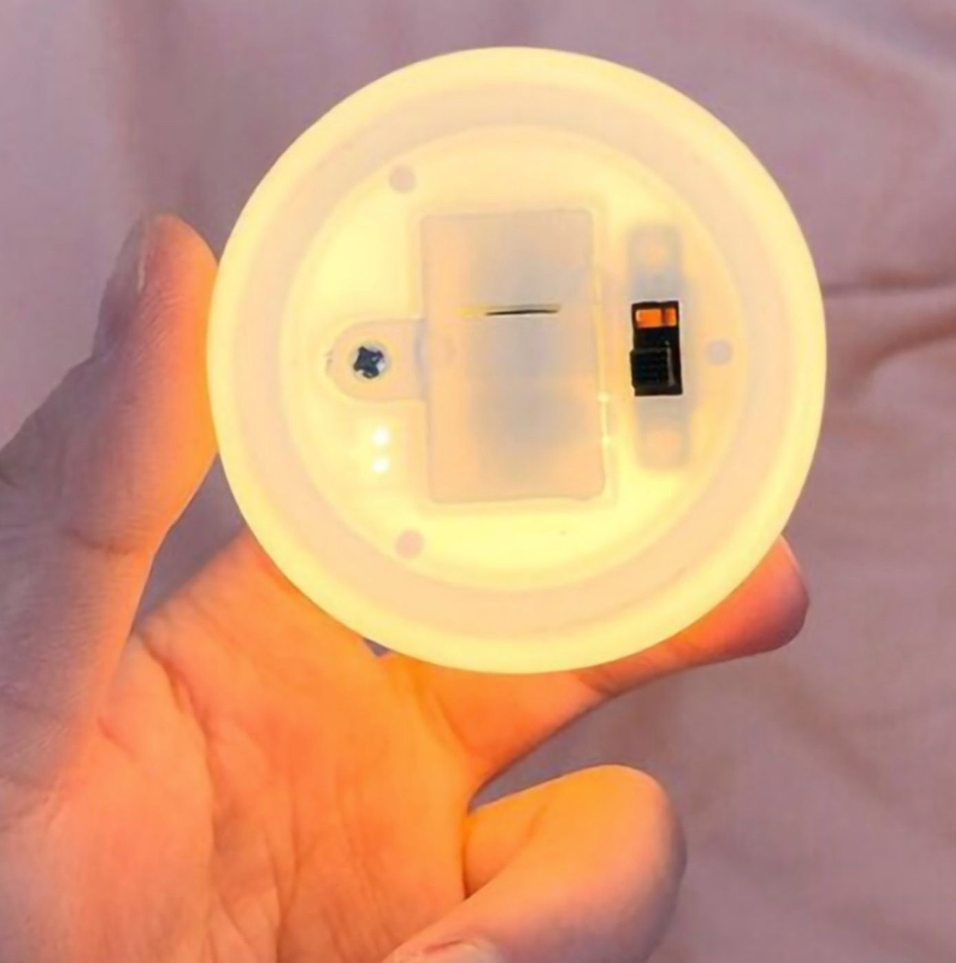 ShellGlow Lamp - Elegant Ceramic Shell Light with Pearl Glow