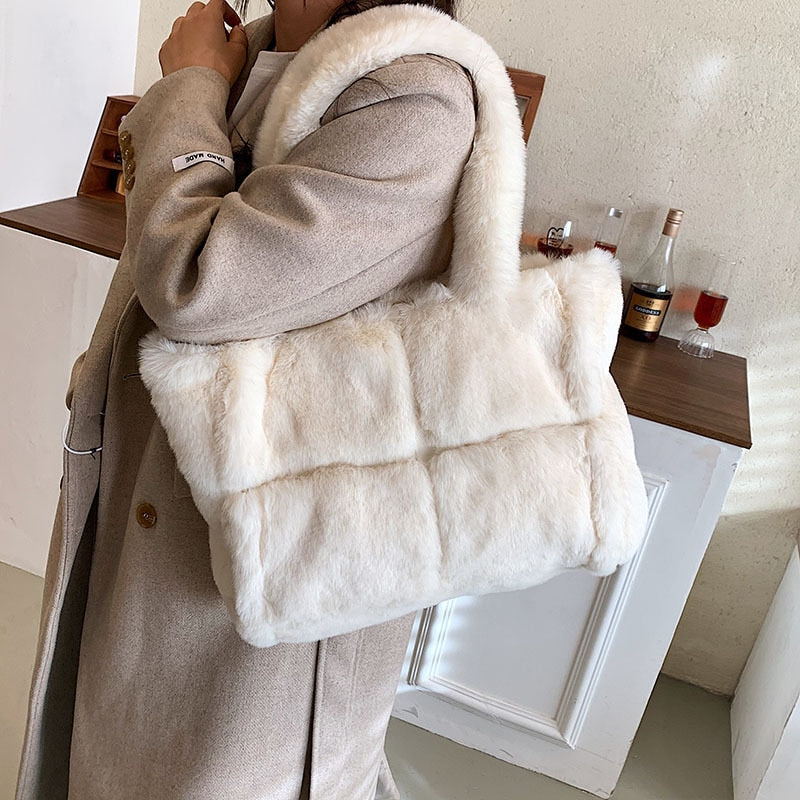 Pipa - Plush Winter Shoulder Bag