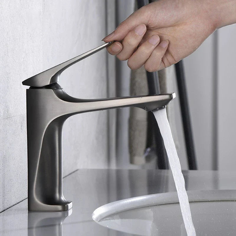 Classic Bathroom Faucet - Single-Handle Basin Mixer