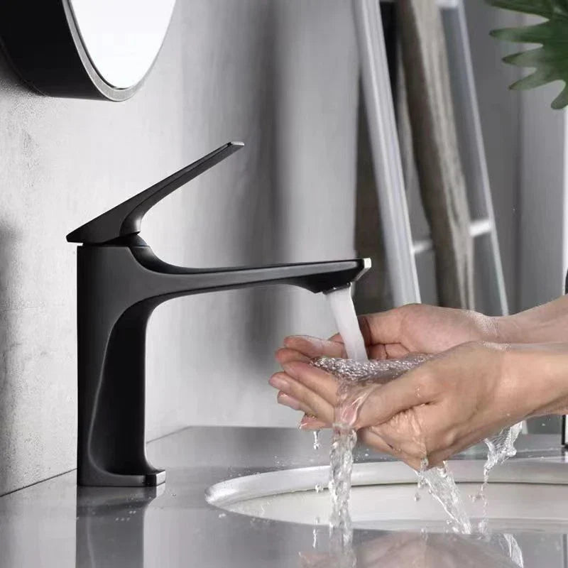 Classic Bathroom Faucet - Single-Handle Basin Mixer