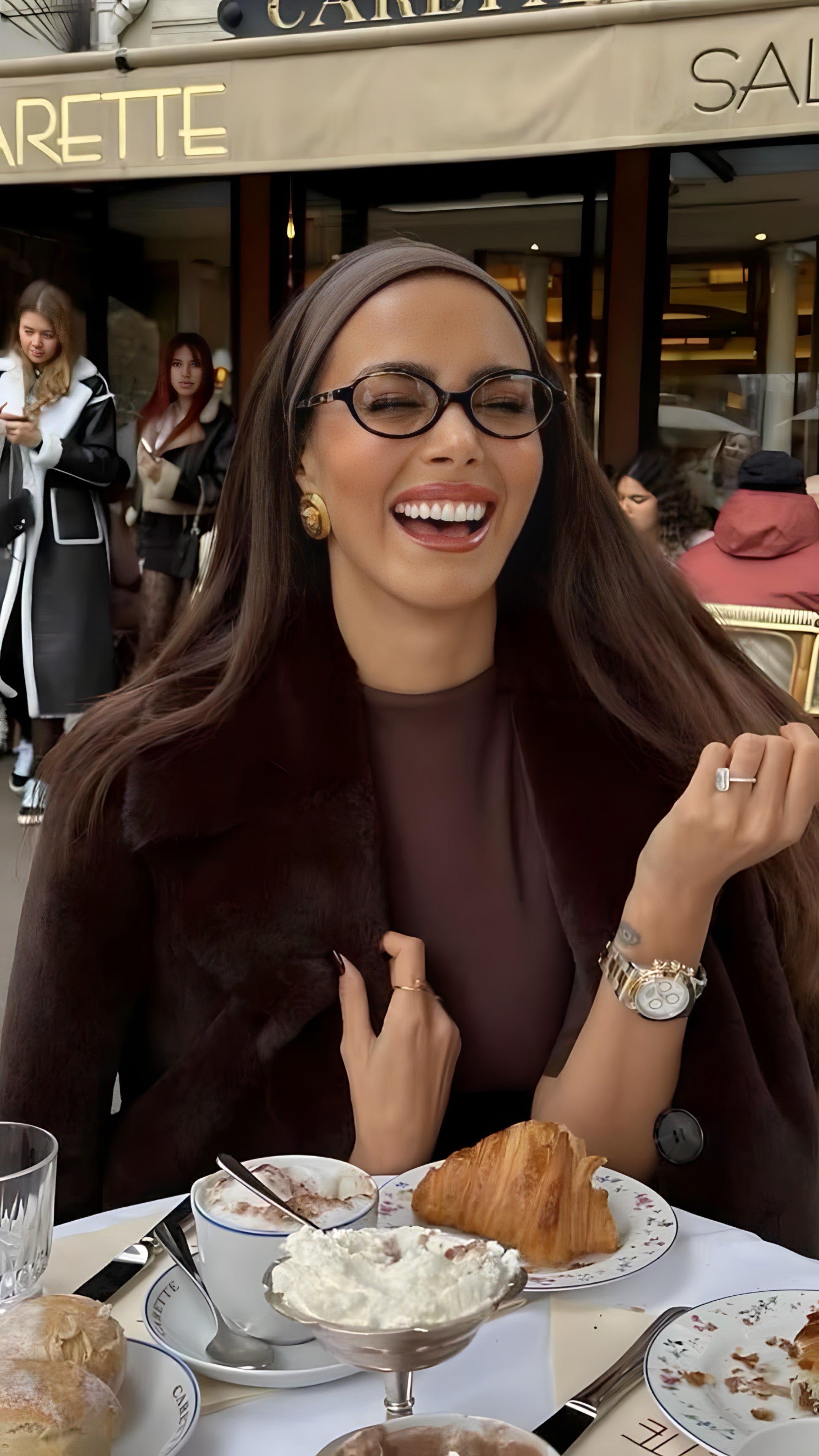 Trendy Round Fashion Glasses - Stylish Eyewear for Everyday Elegance and Versatility 2