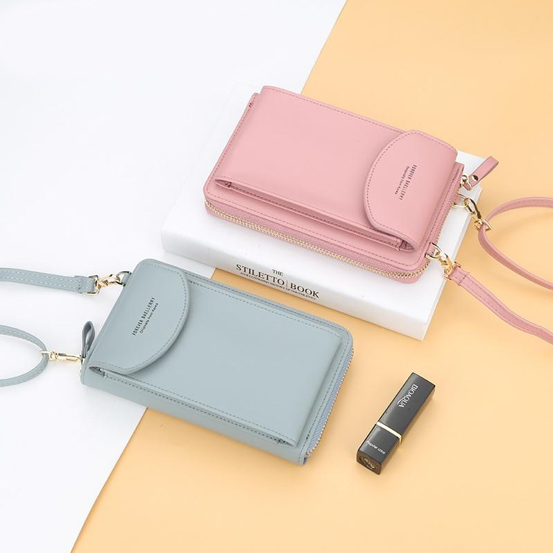 ChicCarry Bag - Stylish Crossbody with Roomy Storage