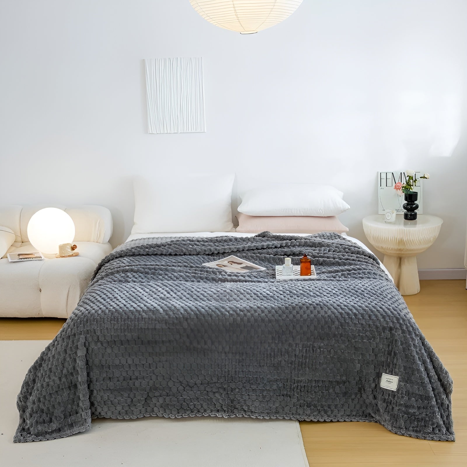WarmHaven Microfleece Blanket - Cozy & Stylish