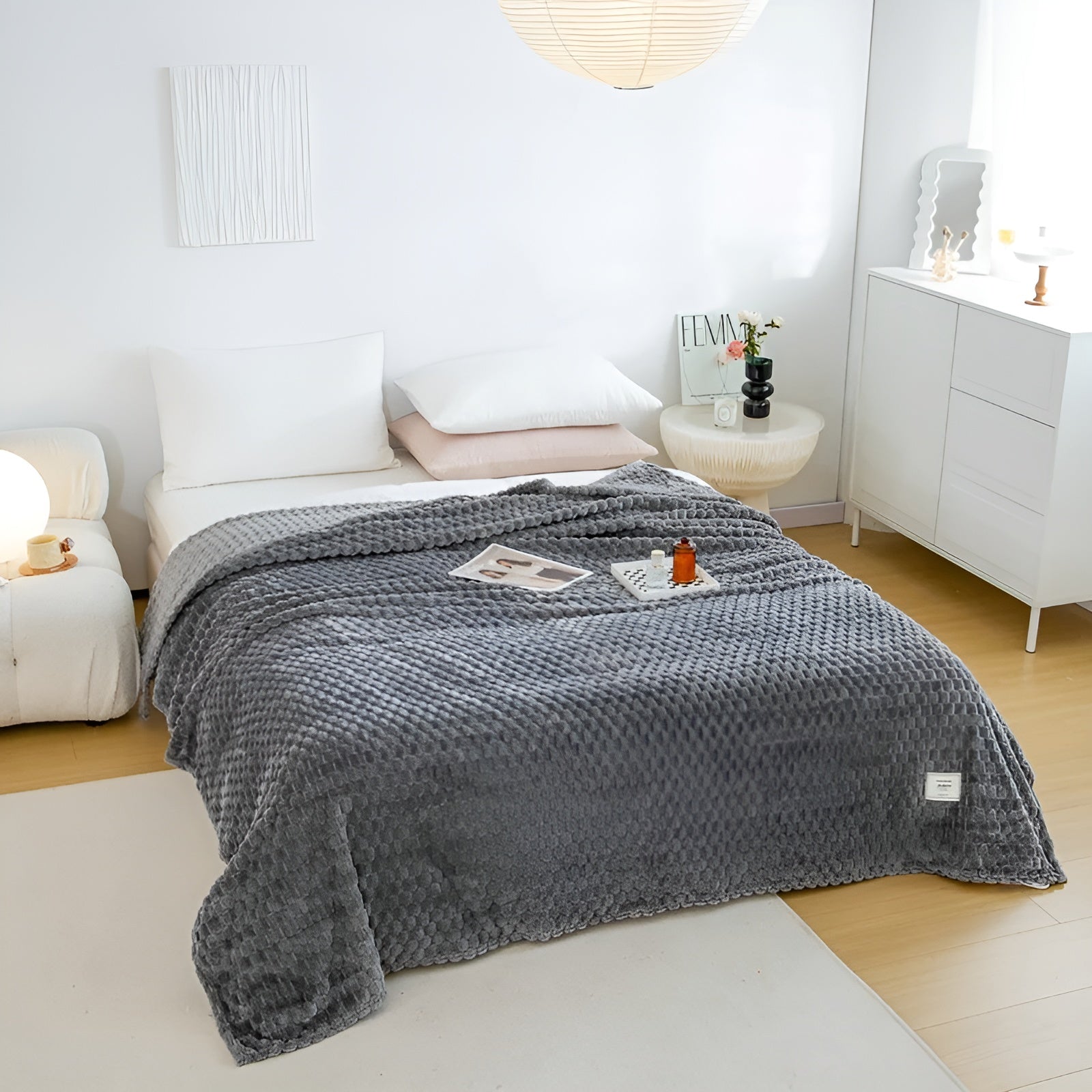 WarmHaven Microfleece Blanket - Cozy & Stylish