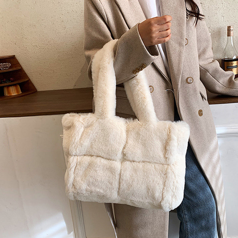 Pipa - Plush Winter Shoulder Bag