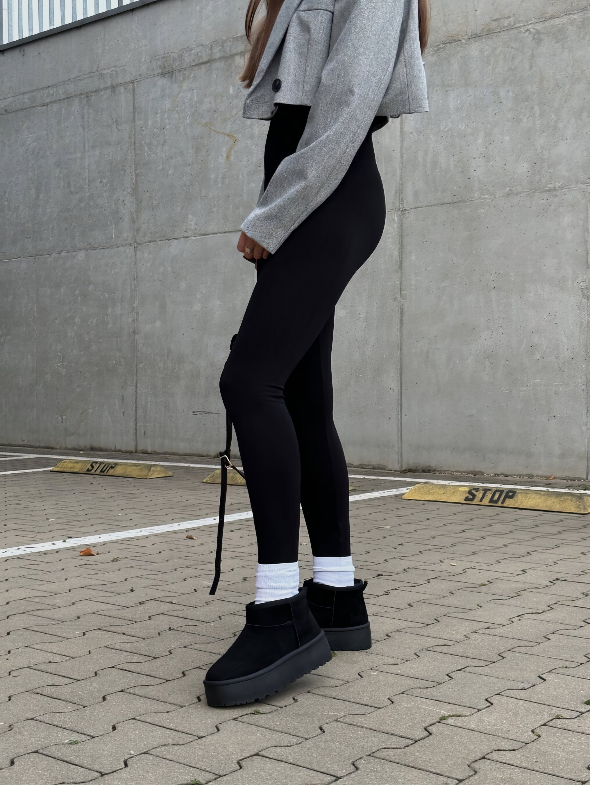 Women's Black Autumn Boots - Cozy and Stylish Footwear for Cold Weather 2
