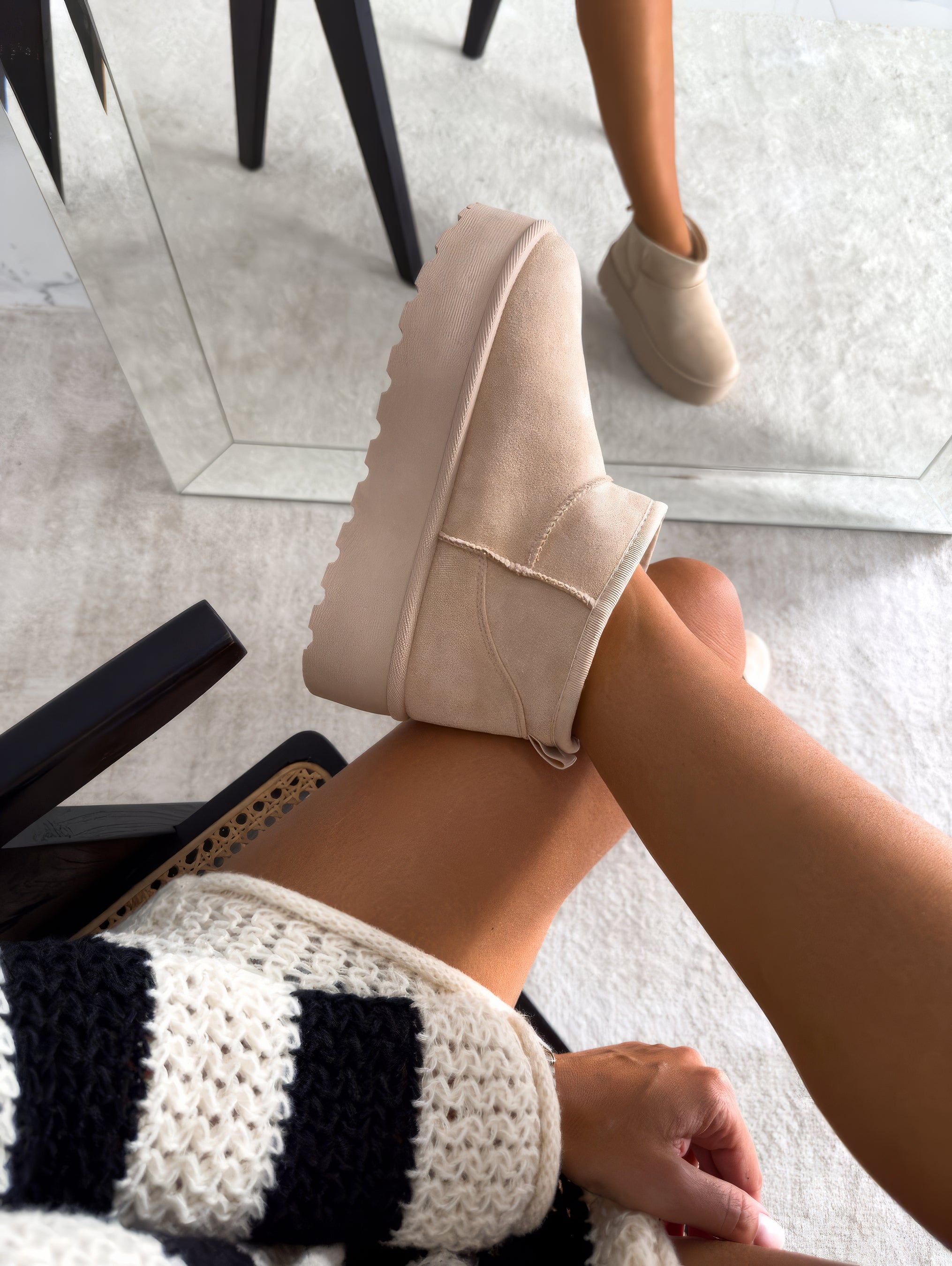 Women's Black Autumn Boots - Cozy and Stylish Footwear for Cold Weather 3