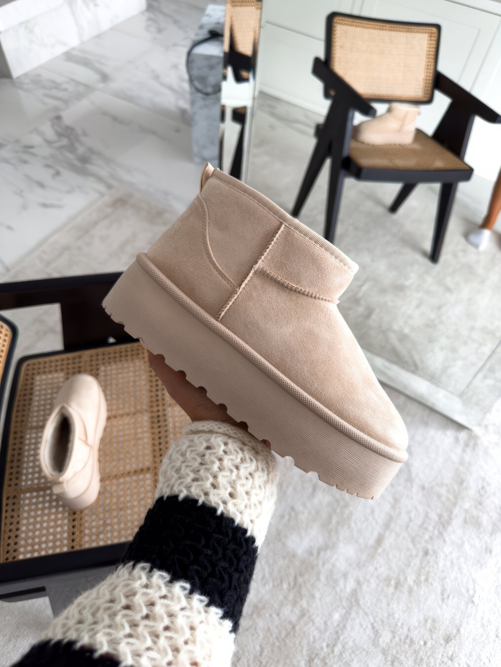 Women's Black Autumn Boots - Cozy and Stylish Footwear for Cold Weather 4