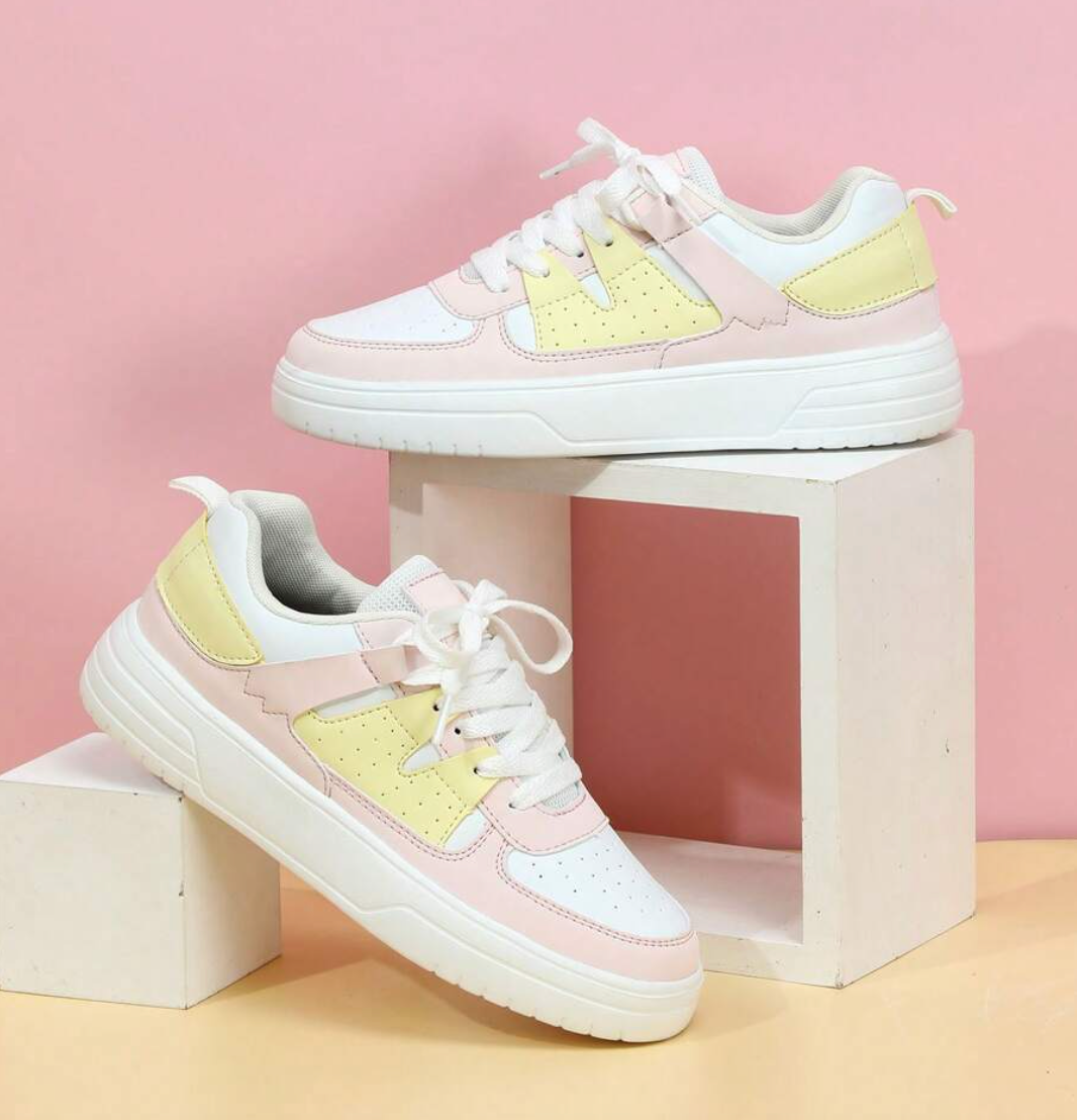 Women's Chic Slip On Sneakers - Stylish and Comfortable Footwear for Everyday Elegance 0