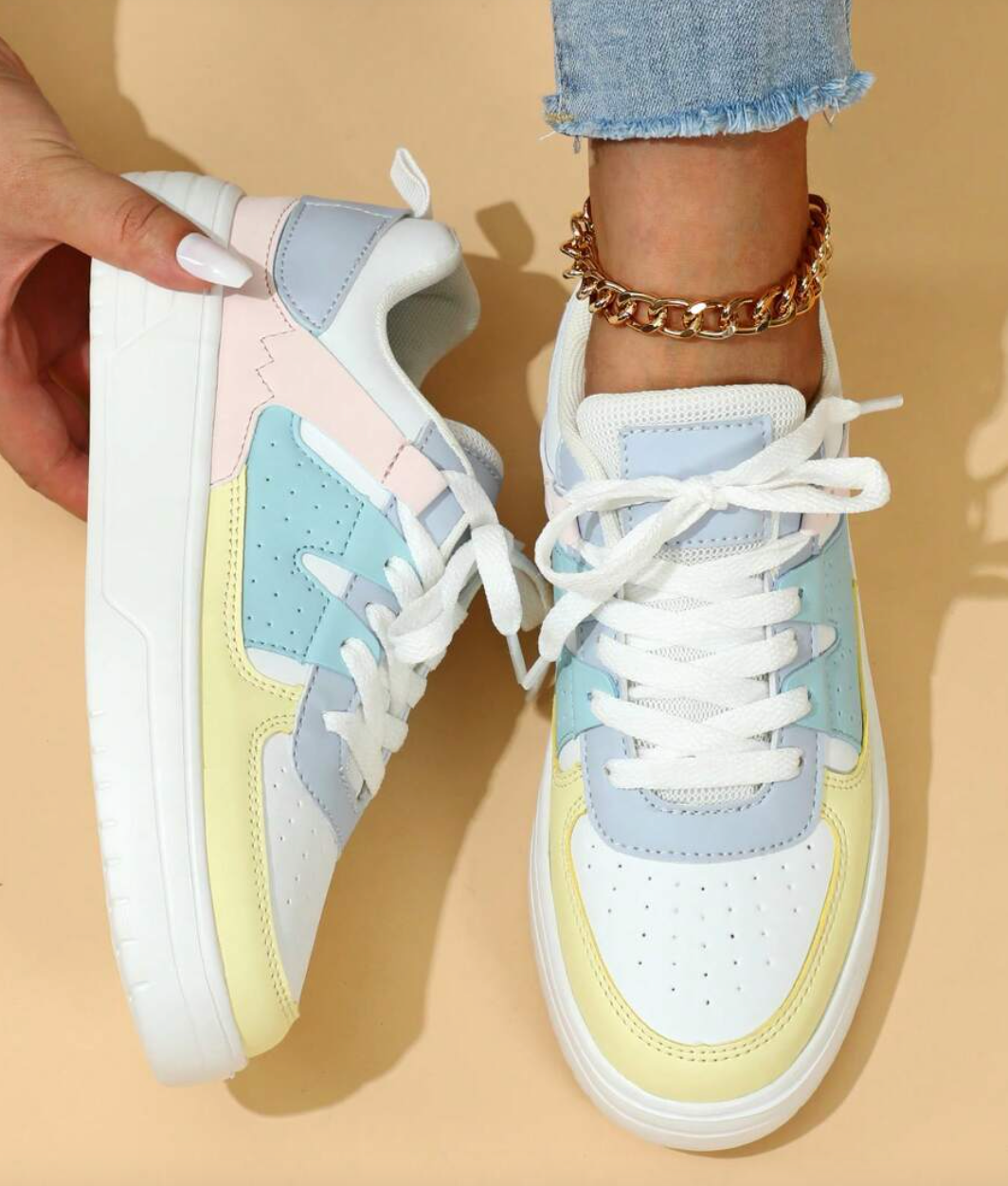 Women's Chic Slip On Sneakers - Stylish and Comfortable Footwear for Everyday Elegance 1