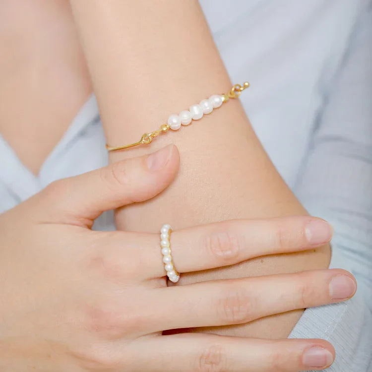 Selina - Elegant Bracelet with Delicate Pearls for Women