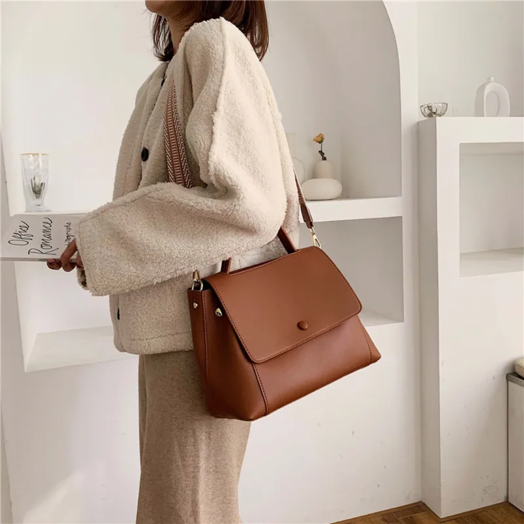 Karen Messenger - Fashionable Crossbody Shoulder Bag