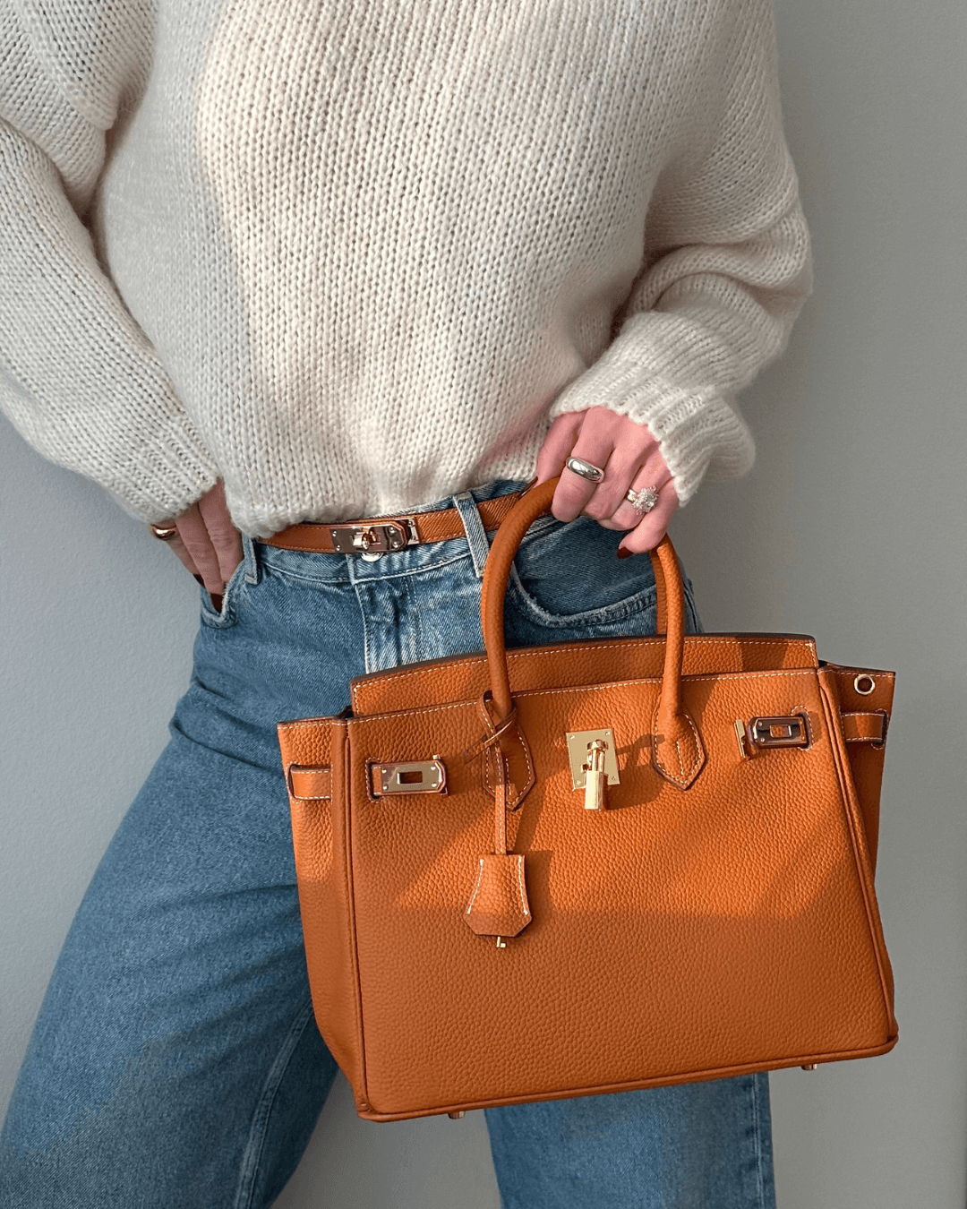 ClassicLeather Bag - Elegant Spacious Leather Handbag