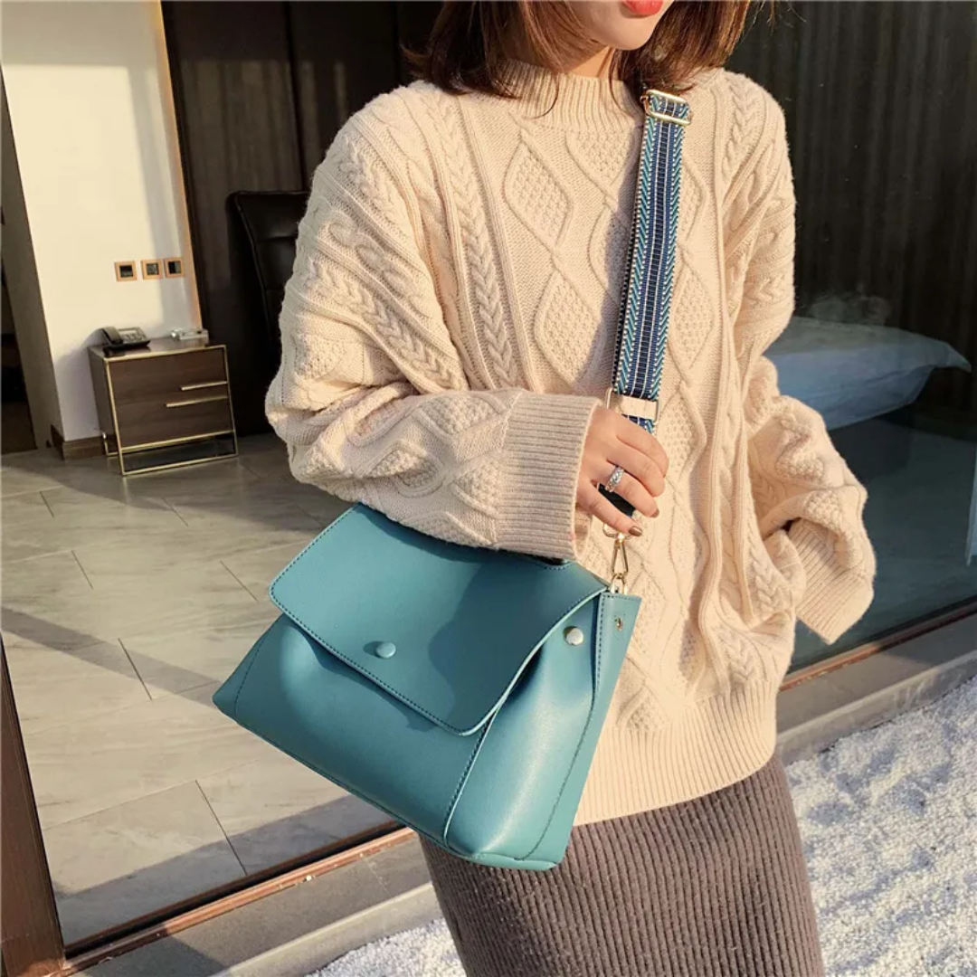 Karen Messenger - Fashionable Crossbody Shoulder Bag